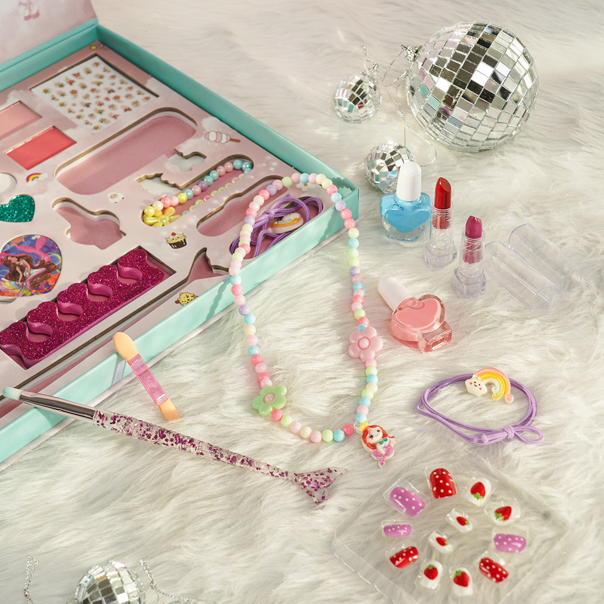 28 Pieces Make Up & Accessory Kit